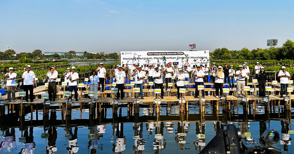 Manajemen Panin Dai-ichi Life bersama elemen pemerintah dan para kolaborator lainnya turut menanam mangrove pada Hari Mangrove Sedunia 2026.